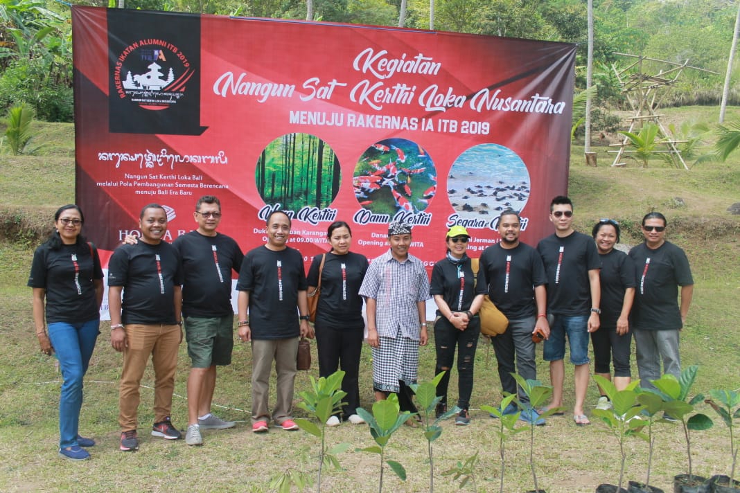 Dokumentasi dari - Alumni ITB Nanam Pohon di Museum Lontar Penaban