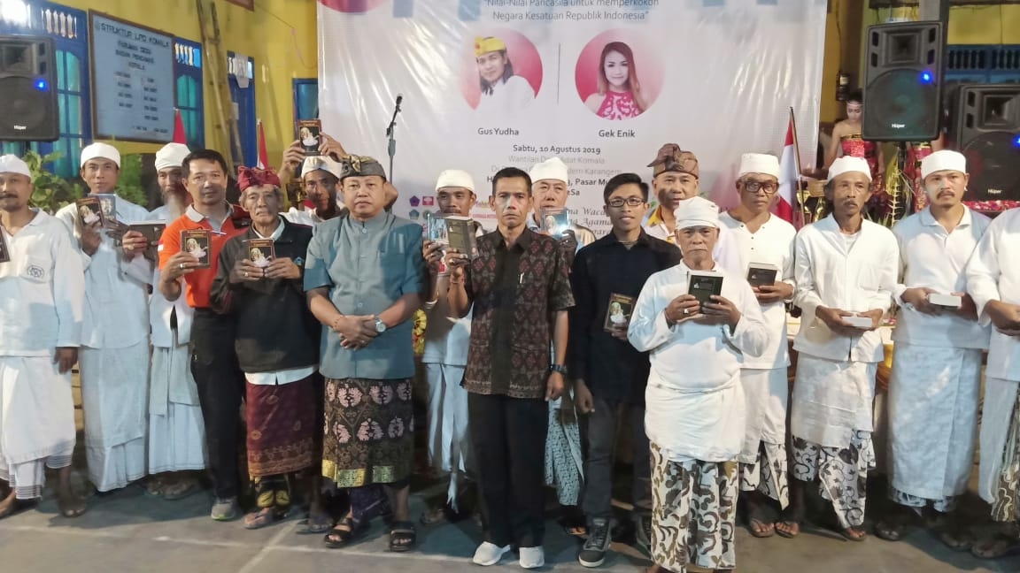 Dokumentasi dari - ISKCON Indonesia Distributes Bhagavad Gita to Strengthen Hindu Belief