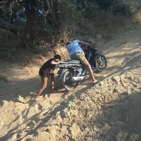 Dokumentasi dari - Jalan Ala Arena Offroad, Kinerja Pemda Karangasem Dipertanyakan