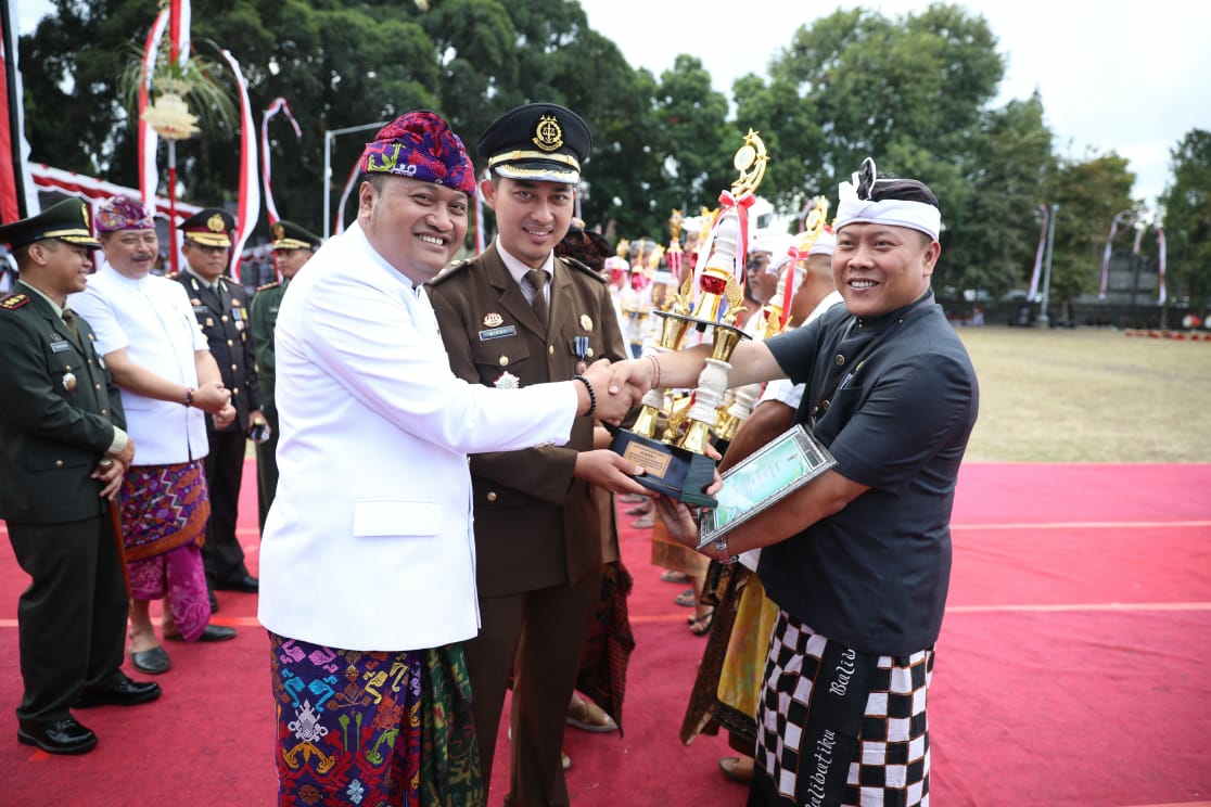 Dokumentasi dari - Mahayastra : Penggunaan Pakaian Adat Munculkan Peluang Usaha Baru 