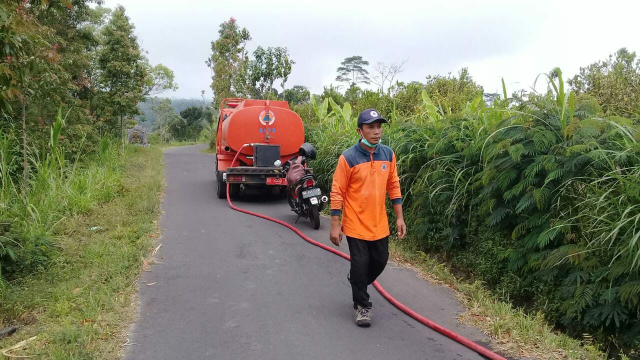 Dokumentasi dari - BPBD Bangli Distribusikan Air ke Tiga Dusun di Kintamani