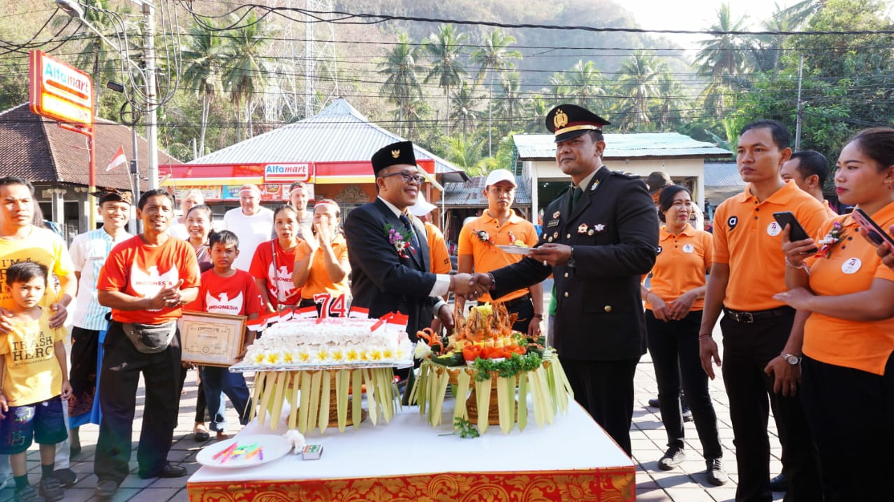 Dokumentasi dari - Ashyana Candidasa Beri Penghargaan kepada Pecinta Lingkungan 