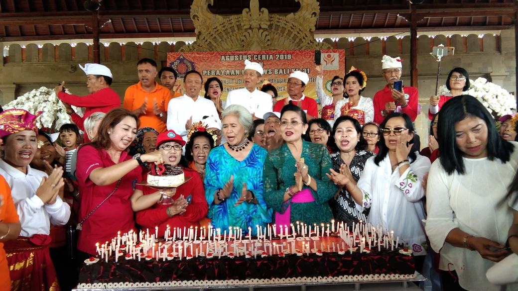 Dokumentasi dari - Pastika Ajak Lansia Dukung Program Gubernur Lestarikan Kebudayaan Bali