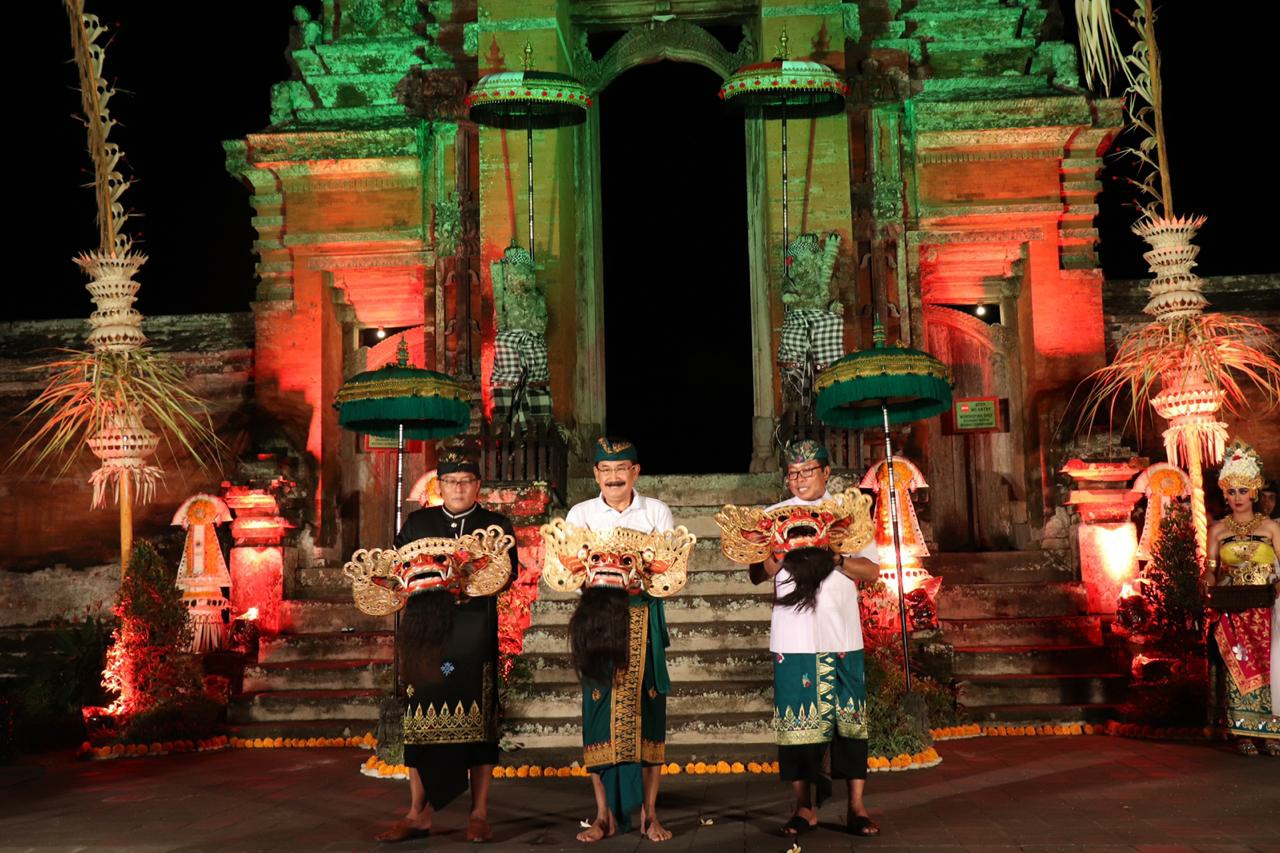 Dokumentasi dari - Bupati Giri Prasta Buka Taman Ayun Barong Festival Superstar 2019