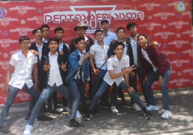 Dokumentasi dari - Angkat Tema Cinta SMAN 7 Denpasar Lakukan Pentas Seni 2019