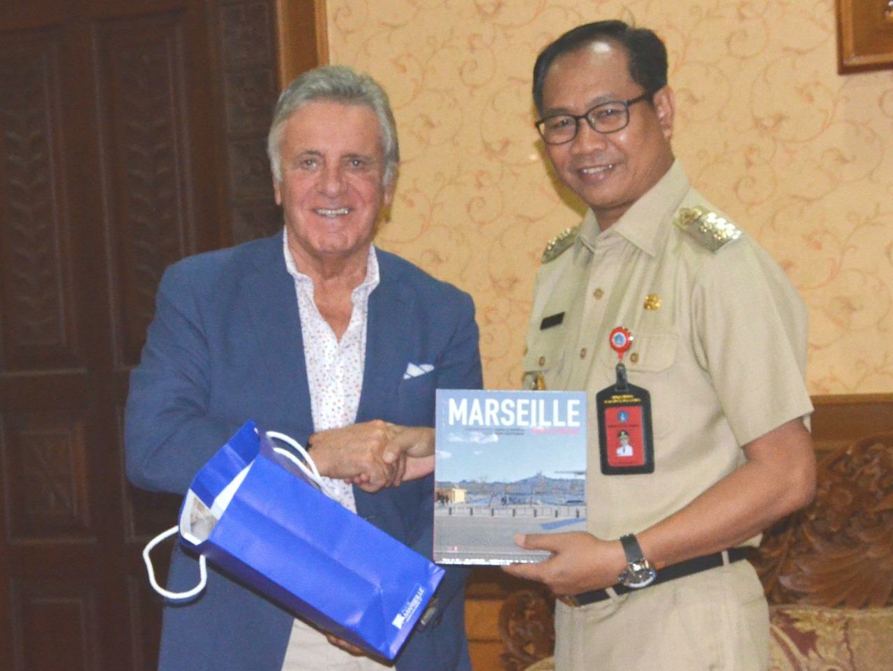 Dokumentasi dari - Wabup Ketut Suiasa Terima  Walikota Marseille Prancis Jean Roatta