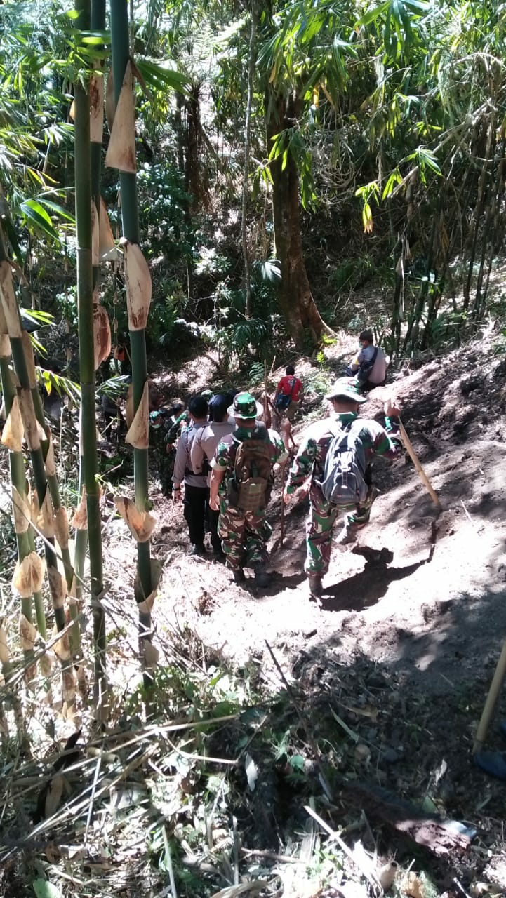 Dokumentasi dari - Turunkan TRC BPBD, Sekat Bakar Cegah Meluasnya Kobaran Api di Lereng Gunung Agung