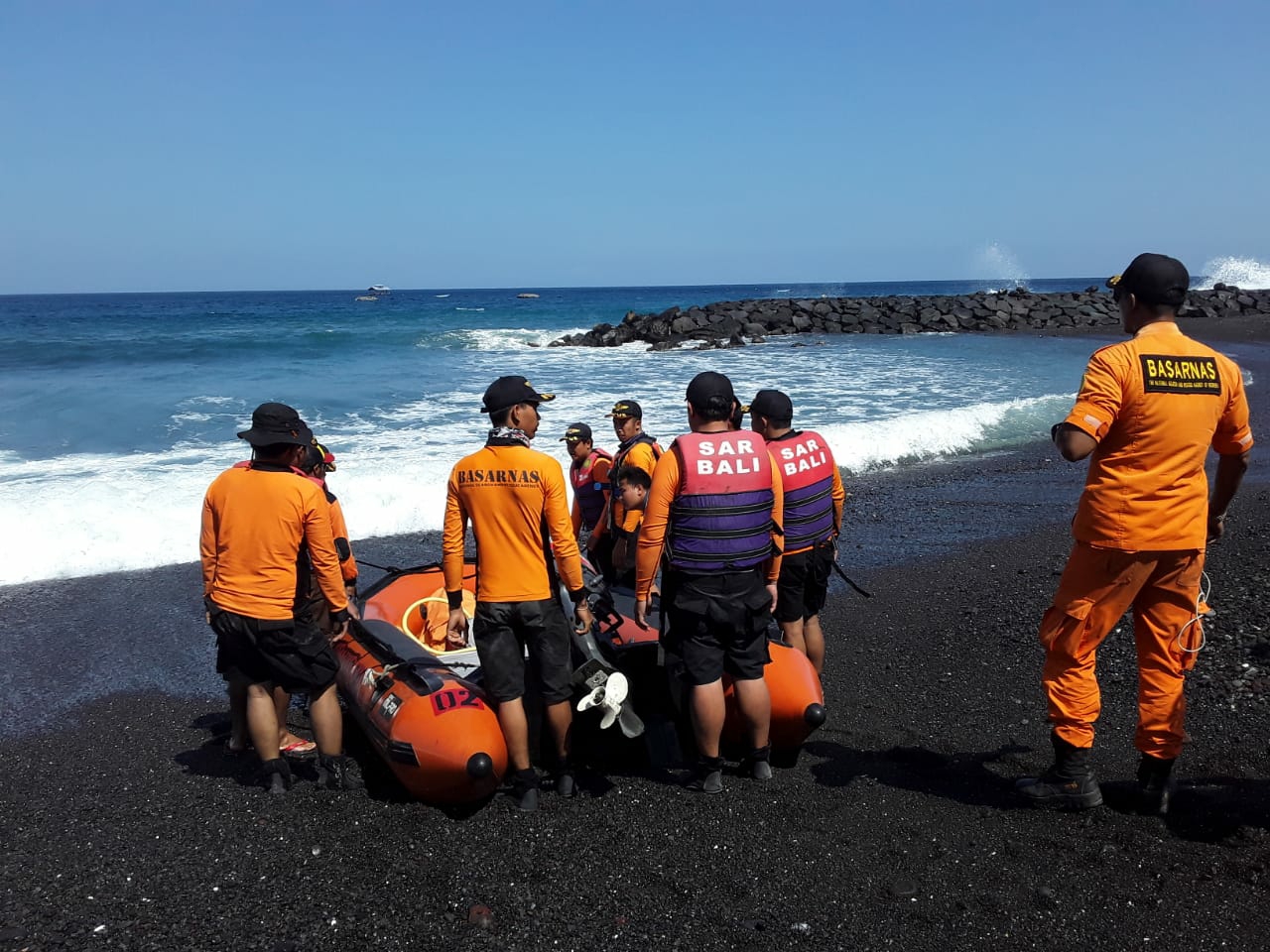 Dokumentasi dari - Nelayan Hilang, Tim Sar Selusuri Pantai Jasri Karangasem