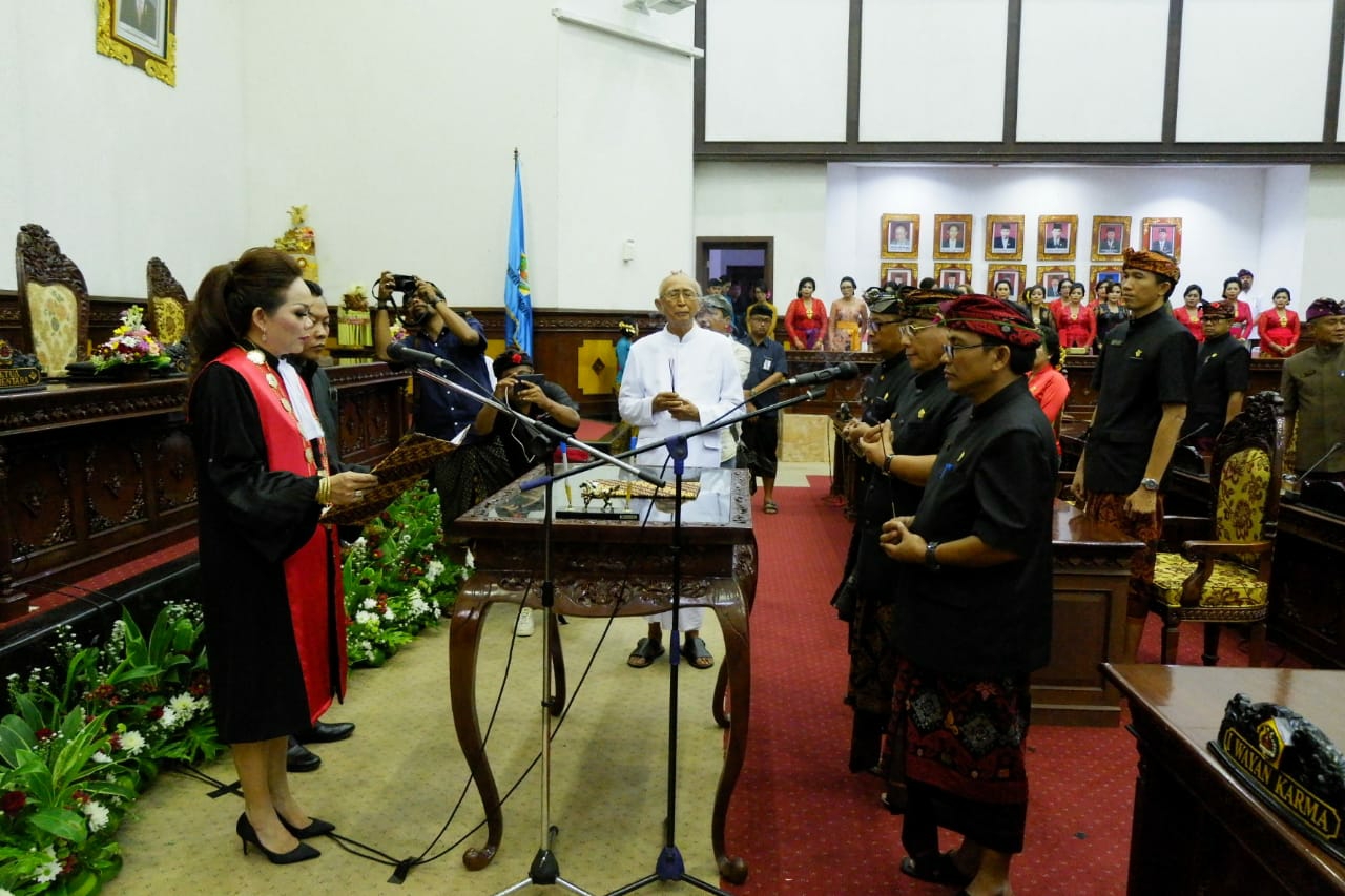 Dokumentasi dari - Dilantik, Pimpinan DPRD  Gianyar Periode 2019/2024