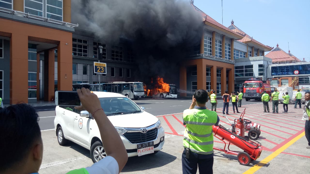Dokumentasi dari - Bus Apron di Bandara Ngurah Rai Terbakar 