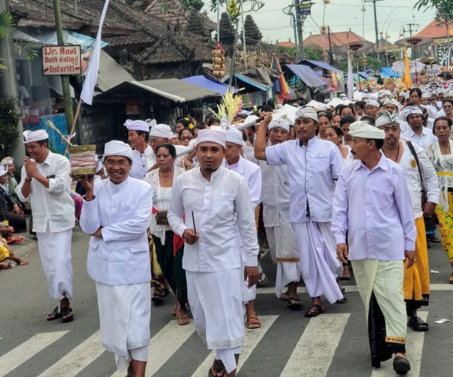 Dokumentasi dari - Prosesi Unik di Pura Natar Sari Apuan