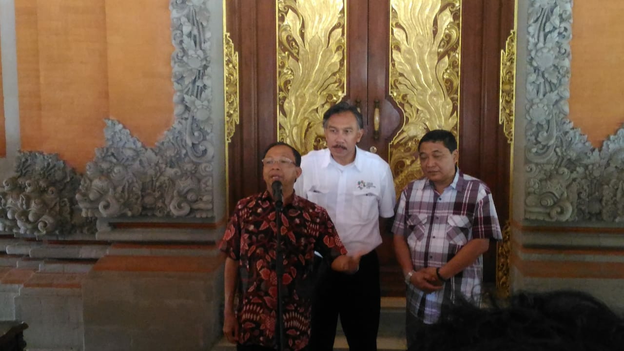 Dokumentasi dari - Penumpukan Material Pengerukan Pelabuhan Benoa Mematikan Tanaman Mangrove