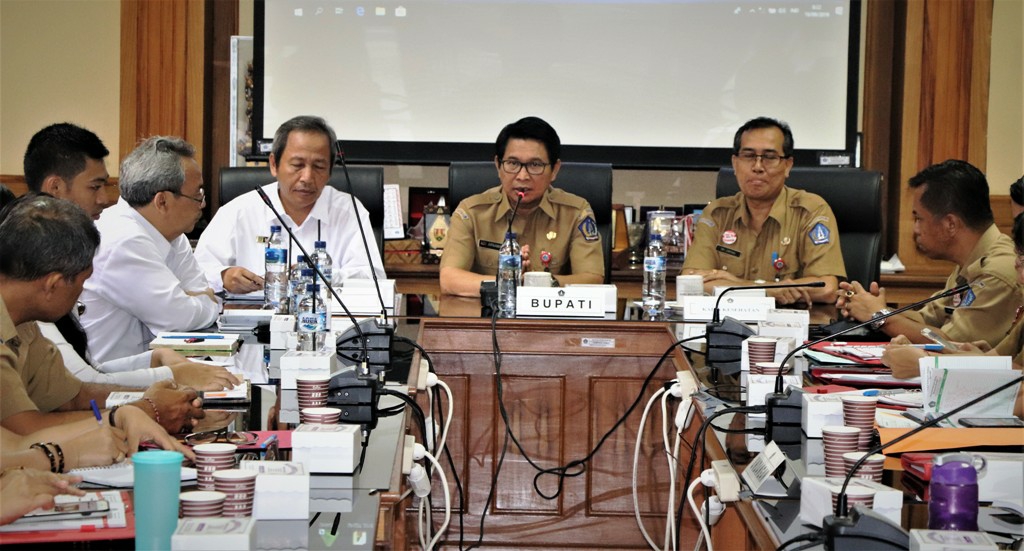 Dokumentasi dari - Sekda Adi Arnawa Buka Bintek dan Evaluasi BLUD