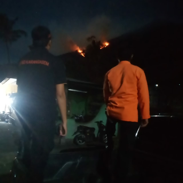 Dokumentasi dari - Kebakaran Hutan di Lereng Gunung Agung, pada 5 Titik Kepulan Asap