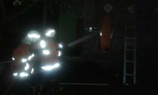 Dokumentasi dari - Rumah Hangus Terbakar, Api diduga dari Konsleting Listrik