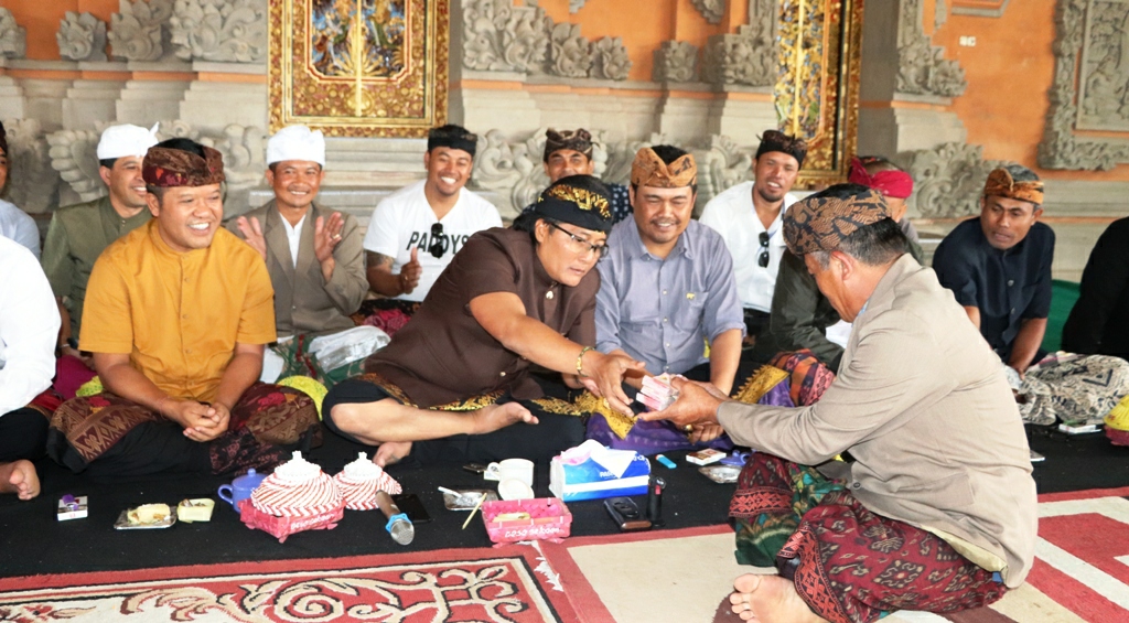 Dokumentasi dari - Bupati Giri Prasta Hadiri Karya Pitra Yadnya Desa Pekraman Sekaan, Kintamani