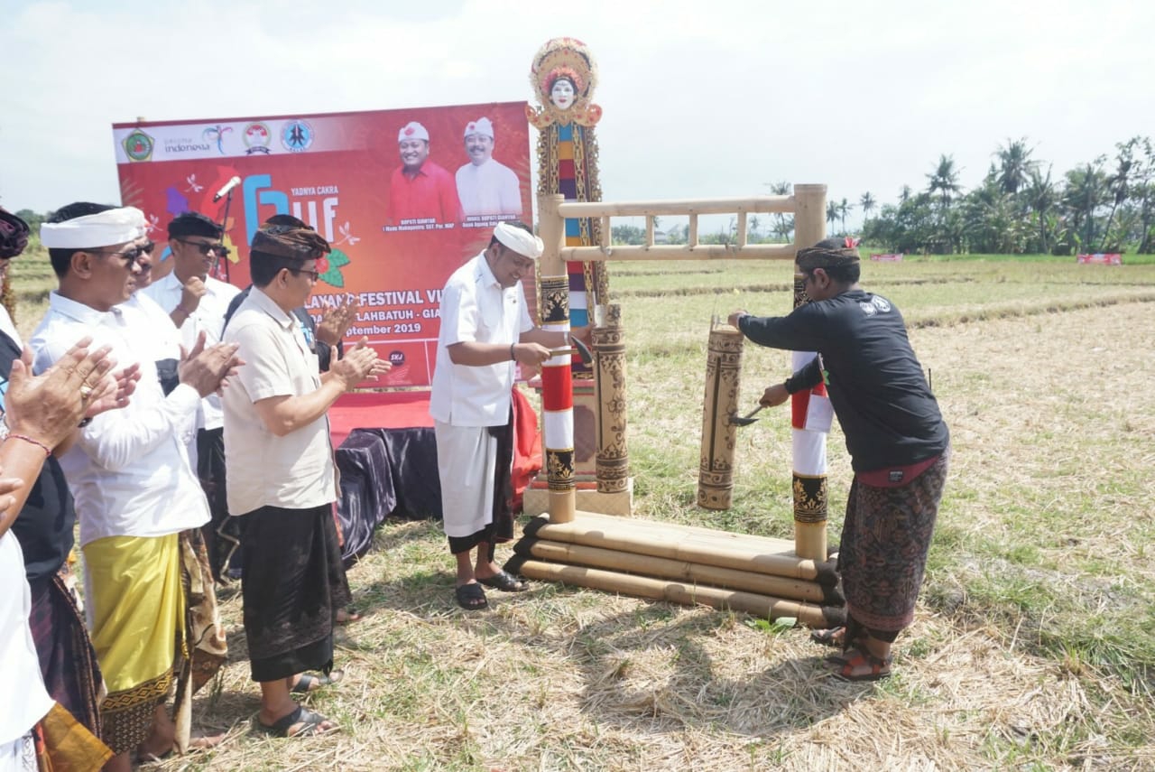 Dokumentasi dari - Bupati Mahayastra Buka Gianyar Layang-Layang Festival VII 2019