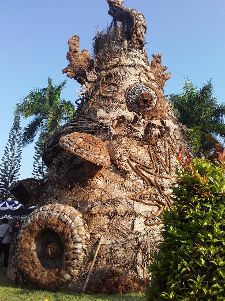 Dokumentasi dari - Patung Unik dari Serabut Kelapa Hiasi Festival Subak di Karangasem