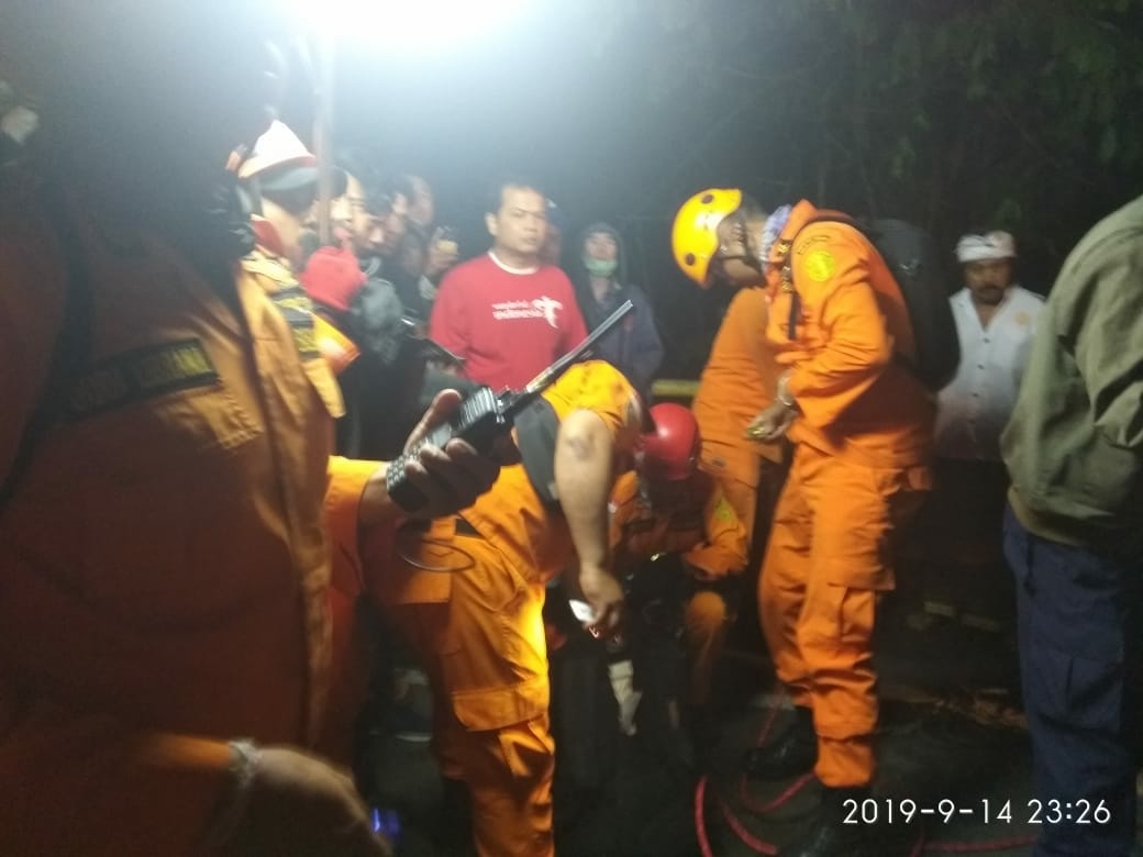 Dokumentasi dari - Tim SAR Selamatkan Jiwa Seorang Terjatuh di Sungai Ngongkong Petang - Badung