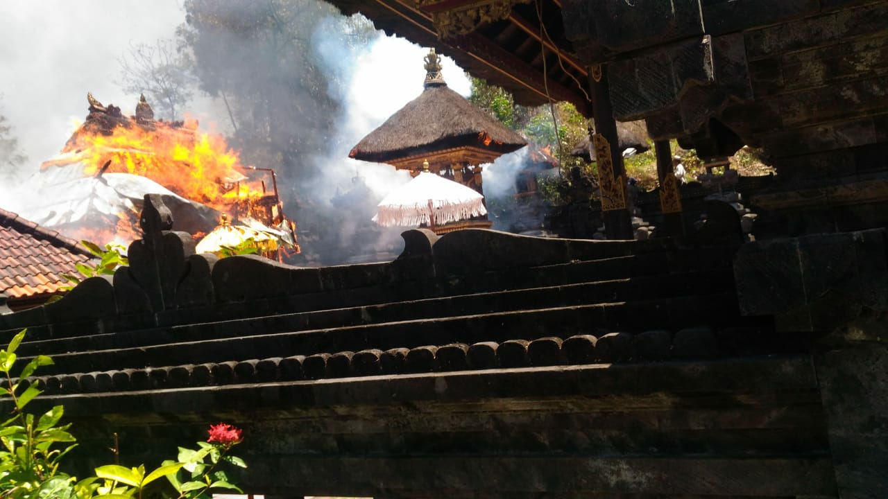 Dokumentasi dari - Pura Puncak Sari di Atas Pura Goa  Lawah Terbakar
