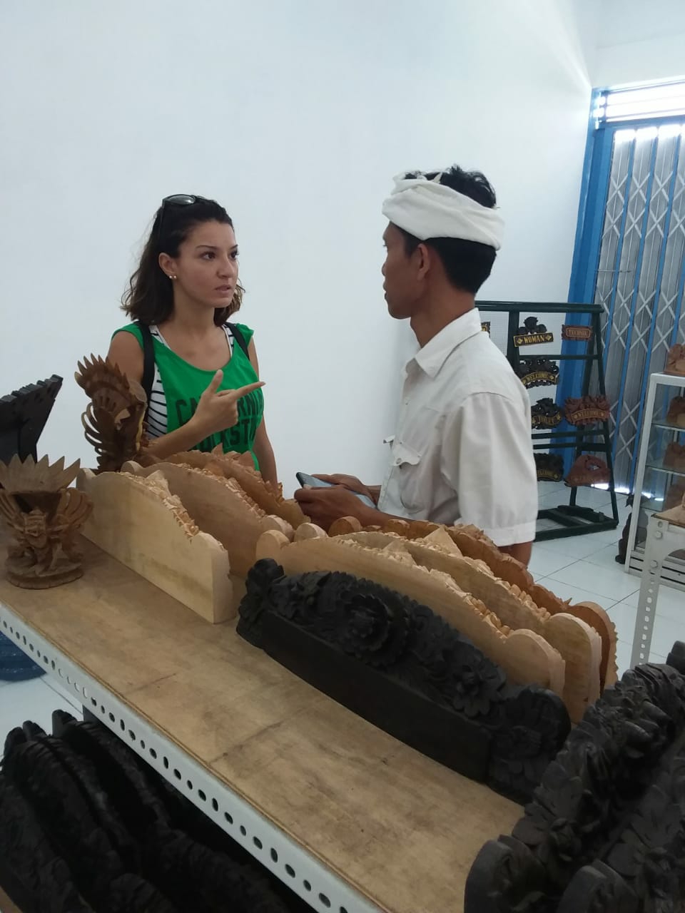 Dokumentasi dari - Turis Sepi, Permintaan Kerajinan Papan Nama Lesu