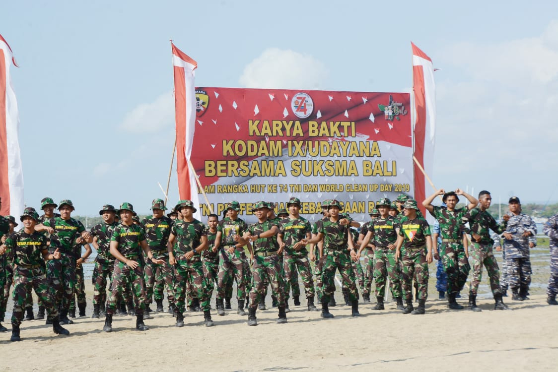 Dokumentasi dari - Karbak Peringatan HUT TNI ke-74 Dukung World Cleanup Day Tahun 2019