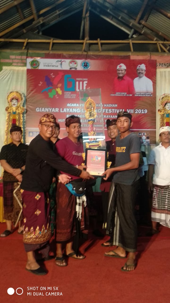 Dokumentasi dari - Mamak Ku Jagoan Raih Piala Bergilir Gianyar Layang-layang Festival  2019
