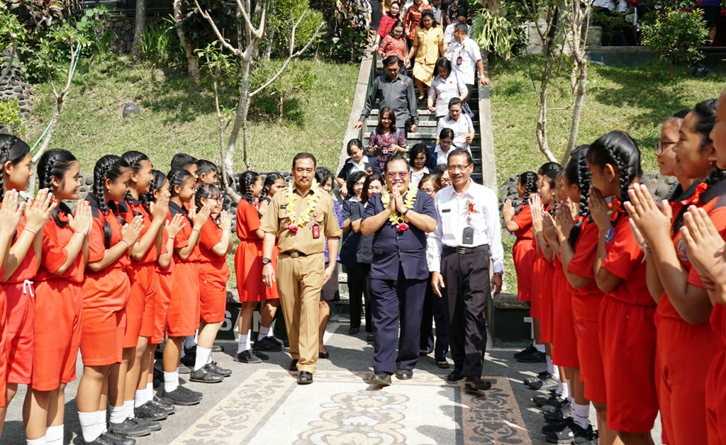 Dokumentasi dari - SMPN 1 Mengwi dan SD Fajar Harapan Dinilai Tim Lomba PKTP Tingkat Provinsi