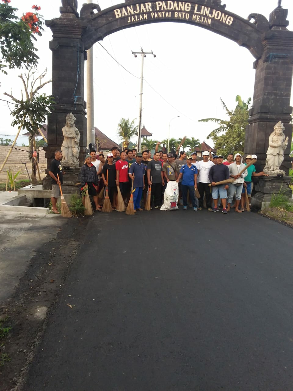 Dokumentasi dari - Ditingkatkan Kualitas Jalan Berhotmix di Padanglinjong