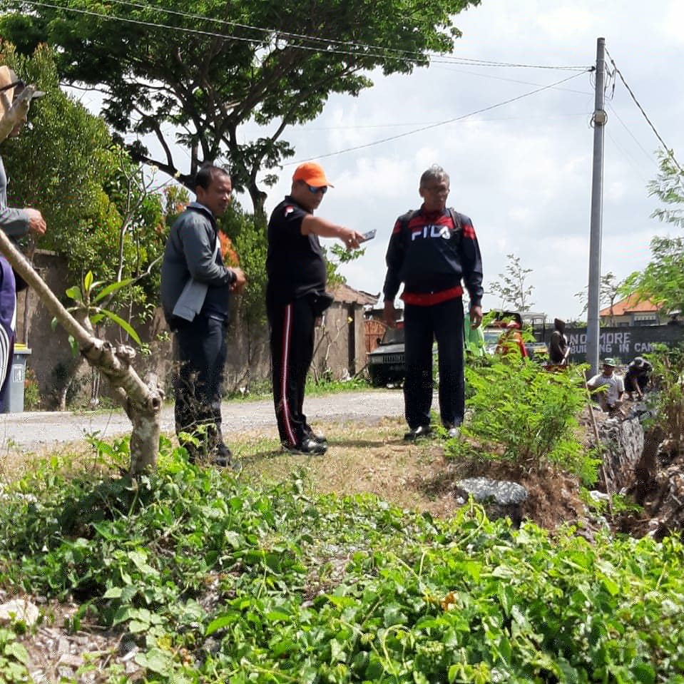 Dokumentasi dari - Kades Canggu I Nengah Lana, Tinjau Proyek Senderan Jalan