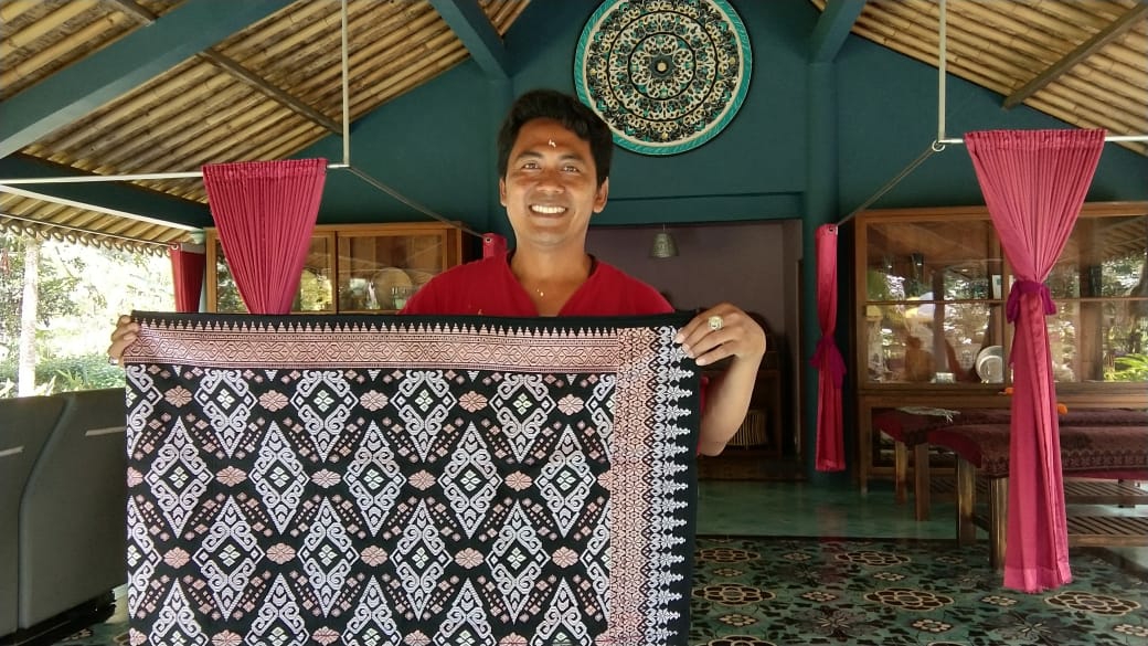 Dokumentasi dari - Sari Songket Hand Made in Bali Harap Dijadikan Cindera Mata Negara 