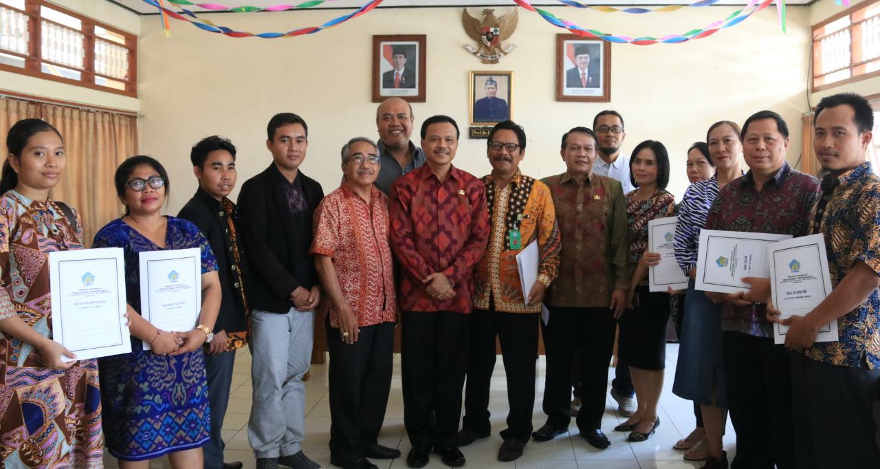 Dokumentasi dari - Pemprov Serahkan Bantuan Sosial Kepada 14 LKS dan LKSA di Bali