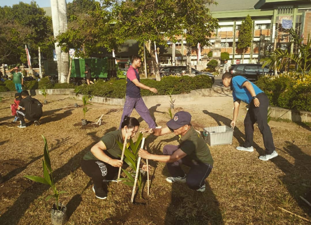 Dokumentasi dari - Pemkot Gandeng Lapas Kerobokan Tanam Pohon Pinang