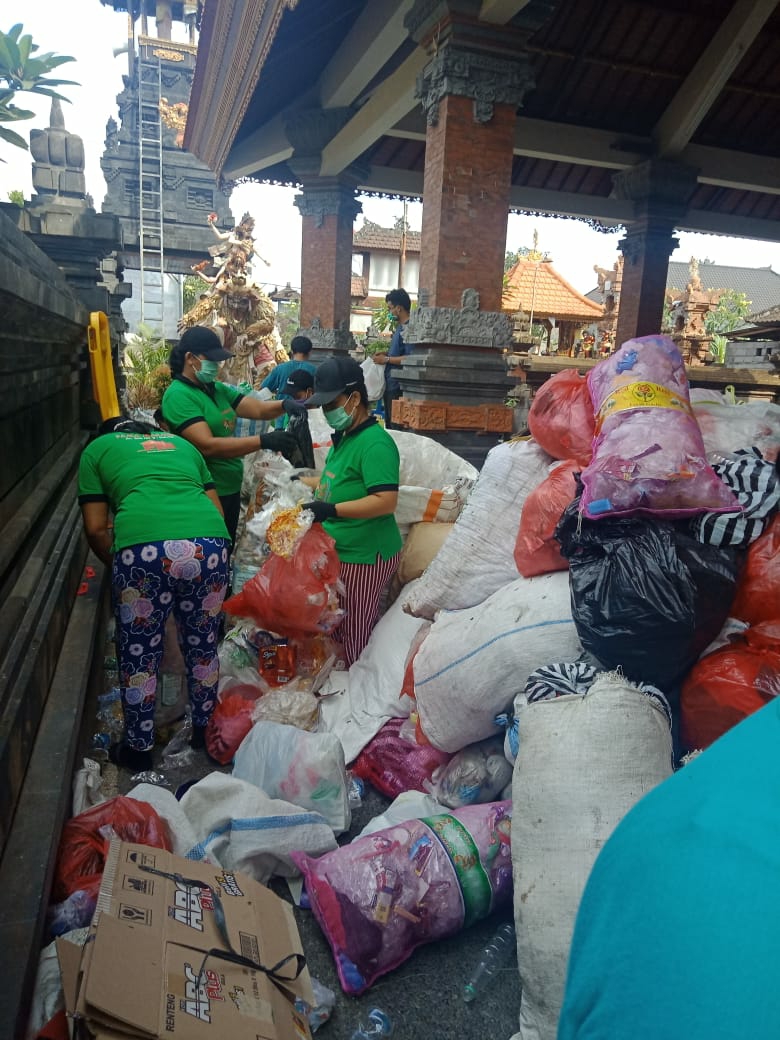 Dokumentasi dari - Praktis, Harga Terjangkau Air Gelas Plastik Menjadi Gaya Hidup
