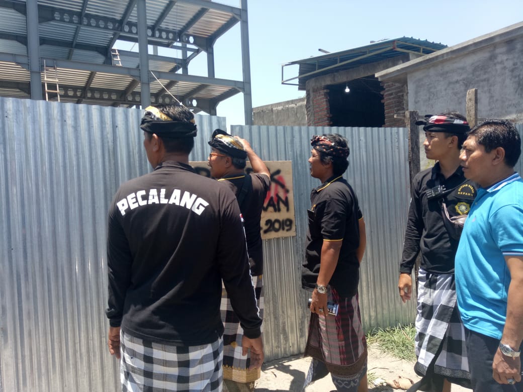 Dokumentasi dari - Warga Hentikan  Pembangunan Gudang Tanpa IMB di Pemogan Denpasar