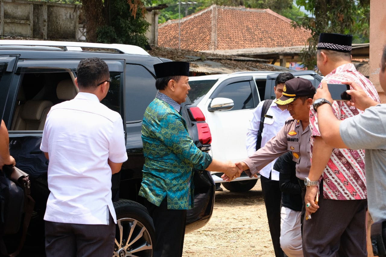 Dokumentasi dari - Wiranto Dievakuasi ke  RSPAD Gatot Subroto