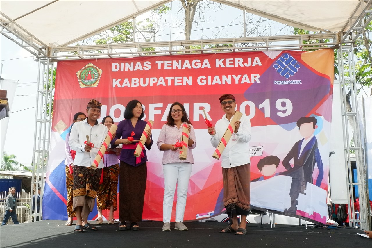 Dokumentasi dari - Turunkan Angka Pengangguran Gianyar Gelar Job Fair 