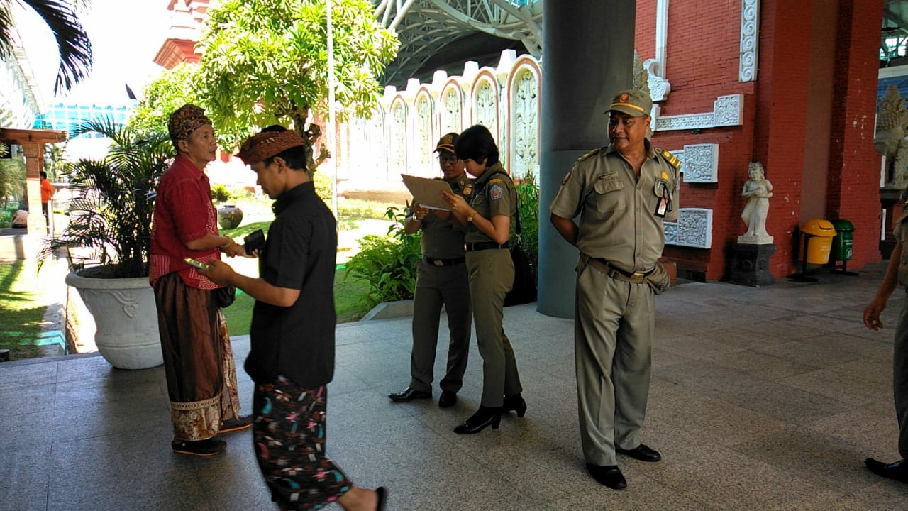 Dokumentasi dari - Tertibkan KTR Bandara Ngurah Rai