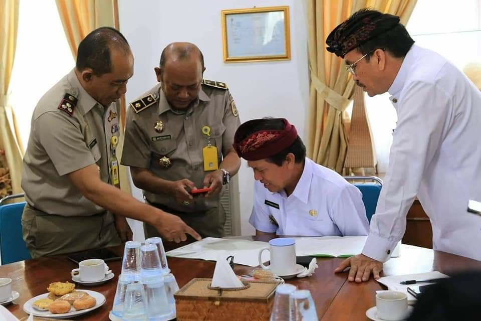 Dokumentasi dari - BPN Klungkung Terbitkan Dua Sertifikat