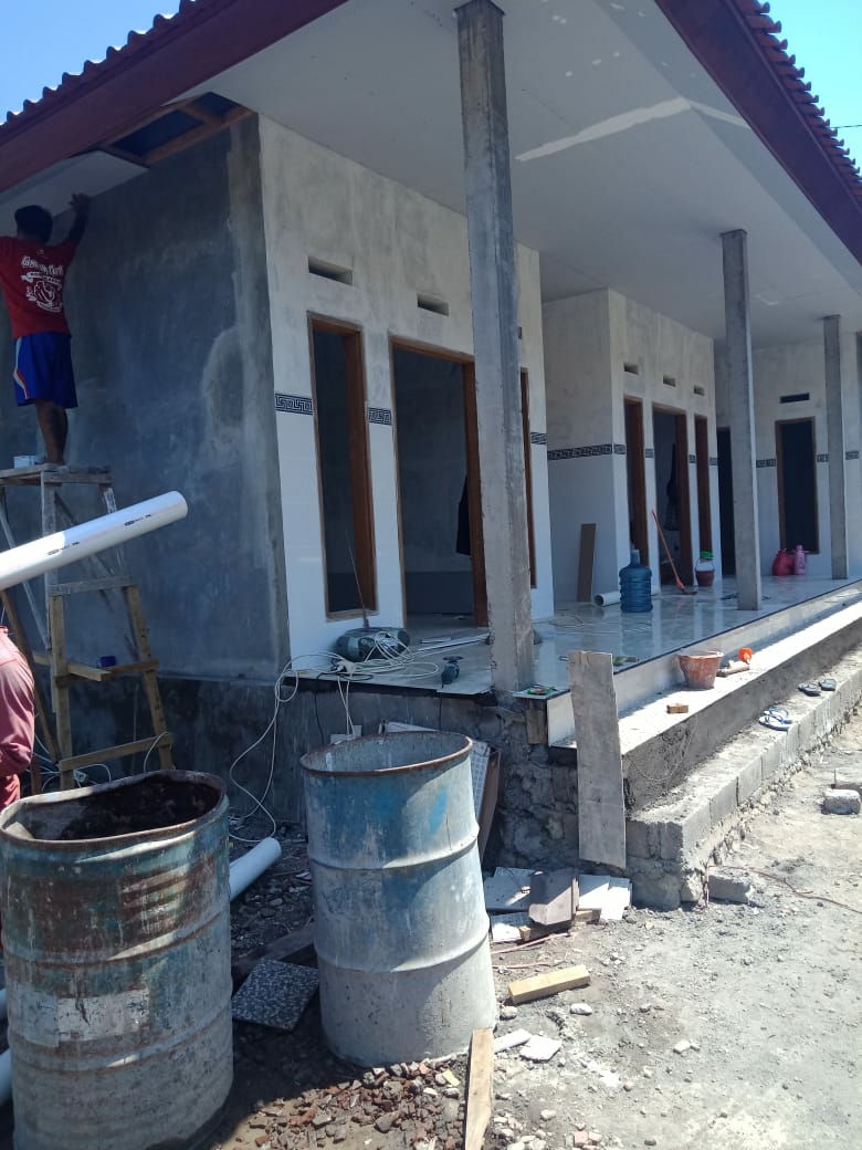 Dokumentasi dari - Keluarga Kurang Mampu di Desa Canggu Dapat Bantuan Bedah Rumah 