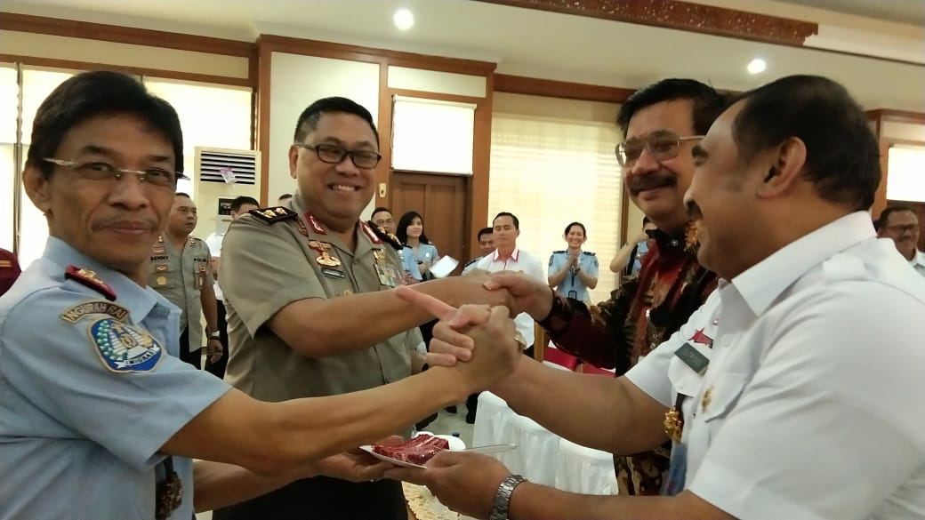 Dokumentasi dari - Satgas Saber Pungli Akan Rancang Kota Bebas Pungutan Liar