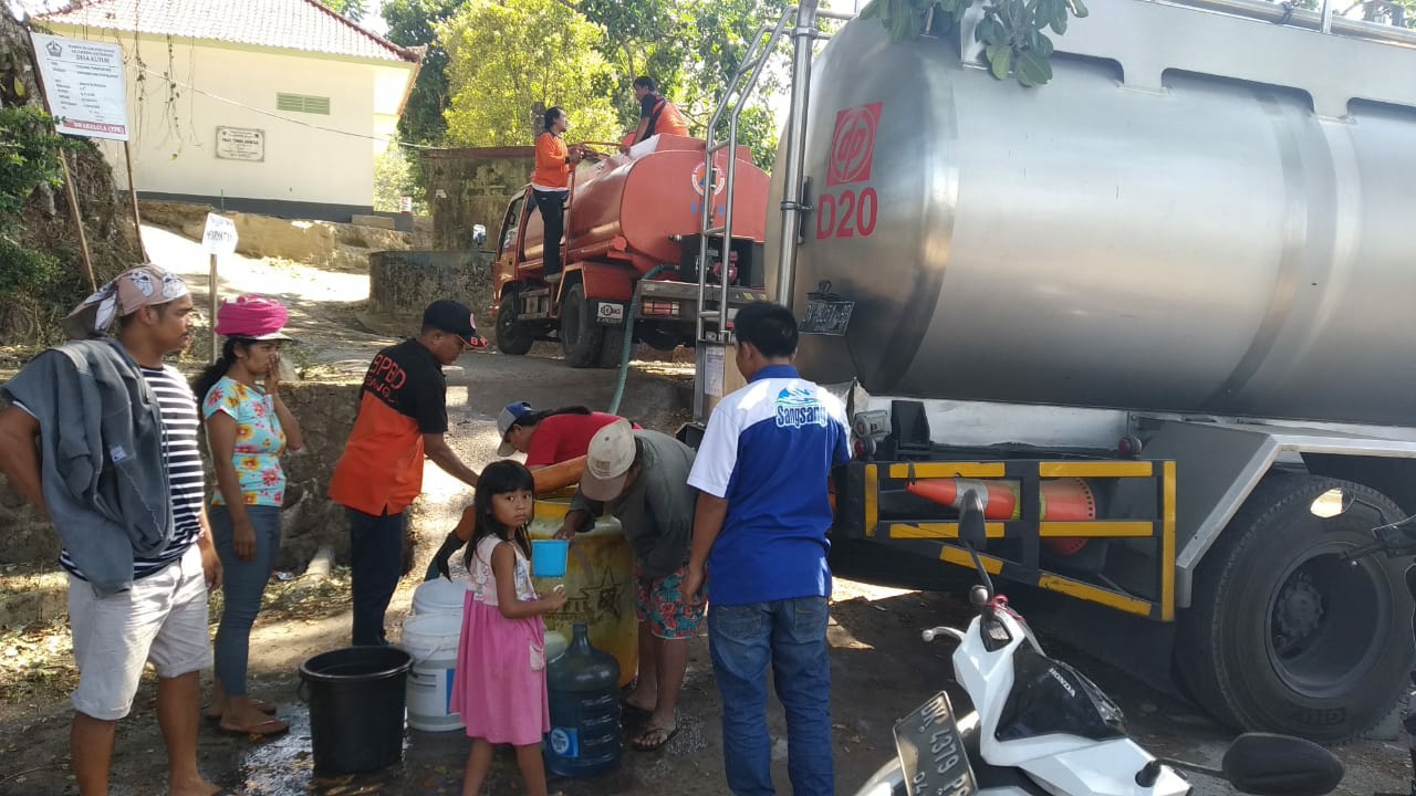 Dokumentasi dari - BPBD Bangli Bagikan Masker dan Air Bersih 