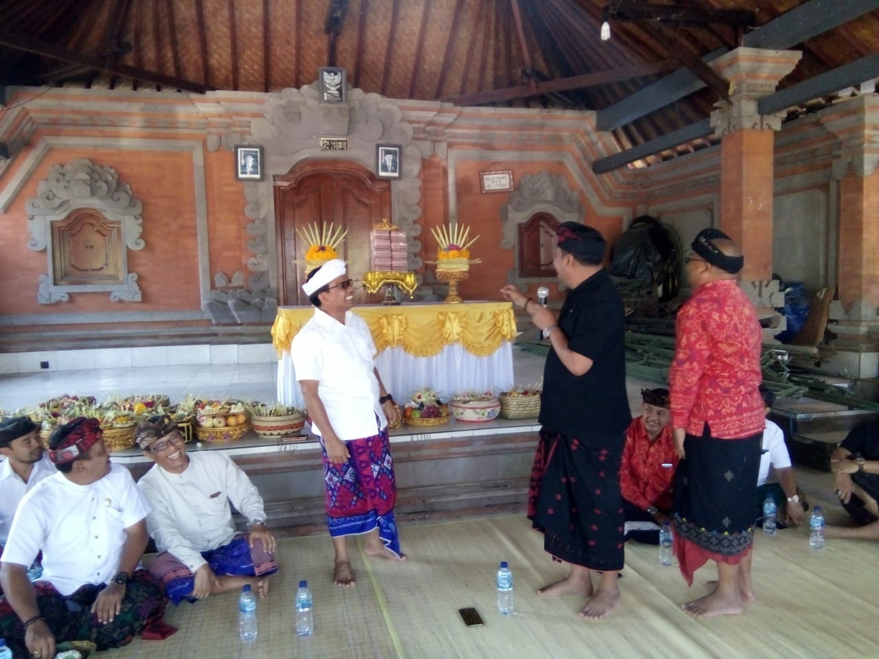 Dokumentasi dari - Bupati Mahayastra Serahkan Rp 1 Miliar untuk Warga Banjar Tengah Tampaksiring