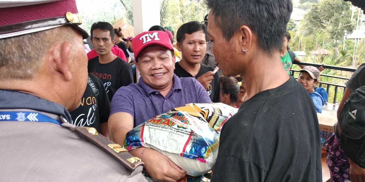 Dokumentasi dari - Disos Bersama Relawan Bali Serahkan Bantuan di Desa Subaya Kintamani