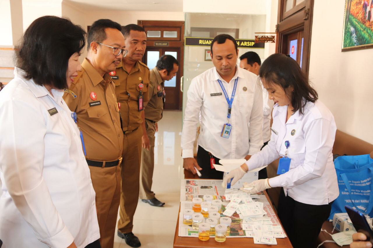 Dokumentasi dari - Sebanyak 74 ASN Badung Dites Urine