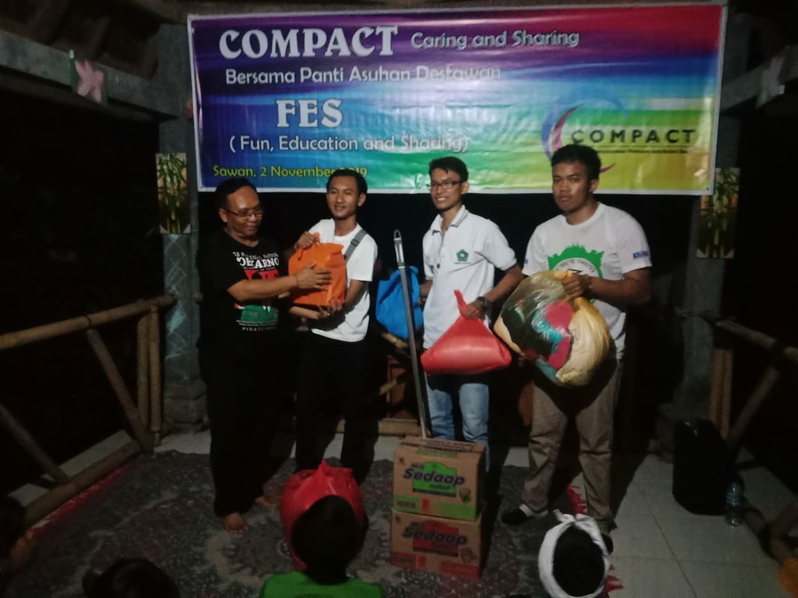 Dokumentasi dari - Tingkatkan Kepekaan Sosial,  Compact Sumbangkan Donasi di Panti Asuhan Destawan