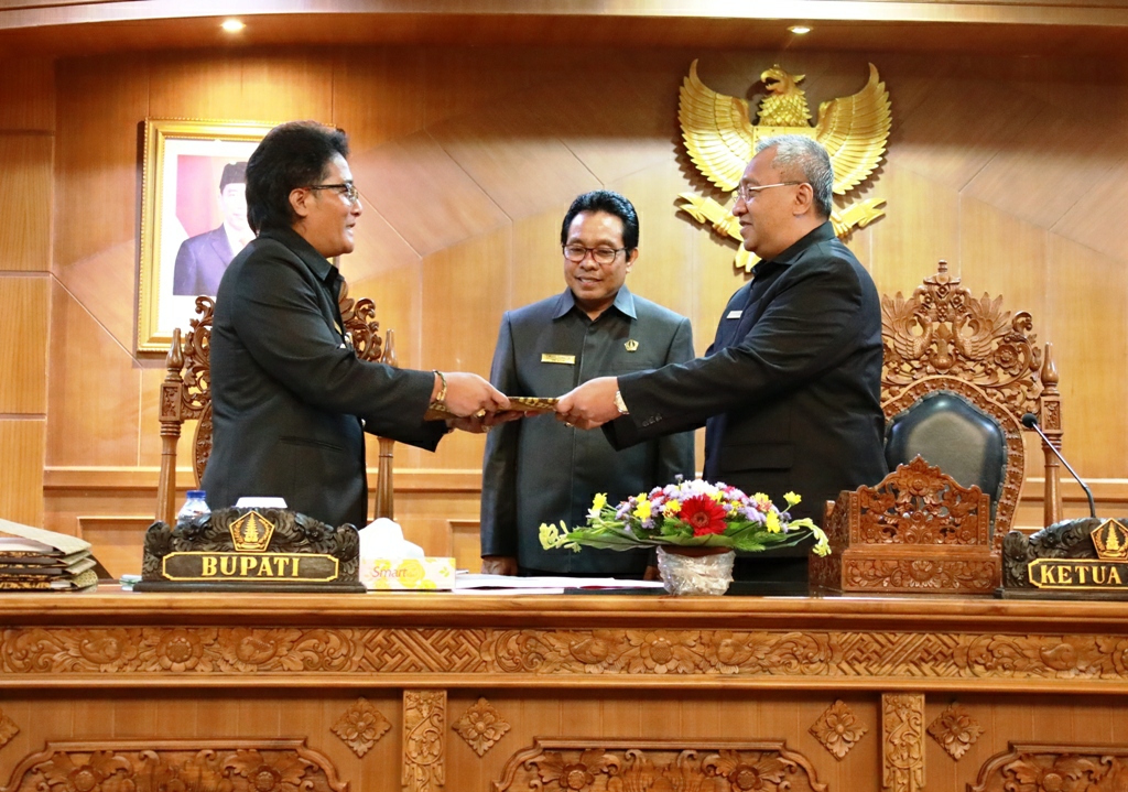 Dokumentasi dari - Giri Prasta Jelaskan Enam Ranperda di Depan Sidang DPRD Badung