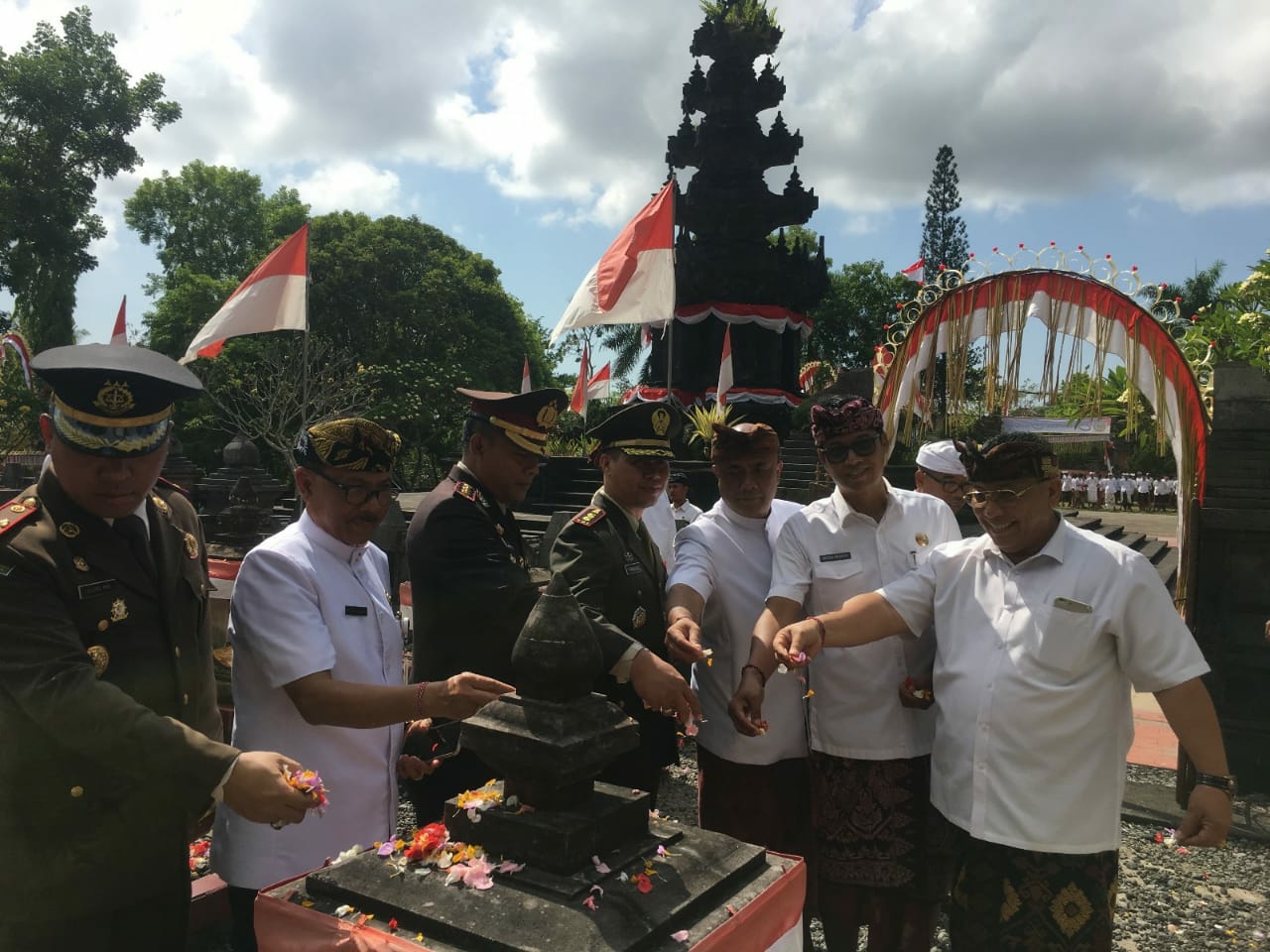 Dokumentasi dari - Ziarah Nasional di TMP Kerta Kertya Mandala, Peringati Hari  Pahlawan  