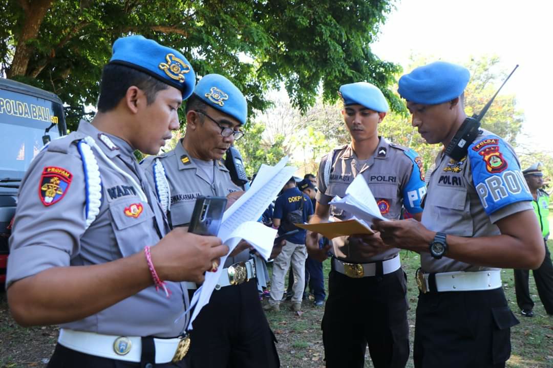 Dokumentasi dari - 352 Personel Polda Amankan Munas Kagama ke-13 di Bali