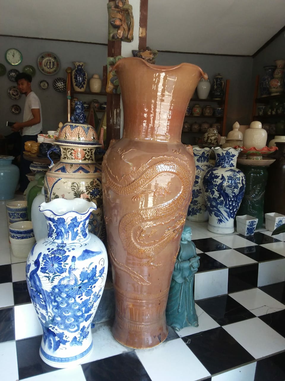 Dokumentasi dari - Guci Keramik Jenis Antik, Laris Terjual ke Eropa